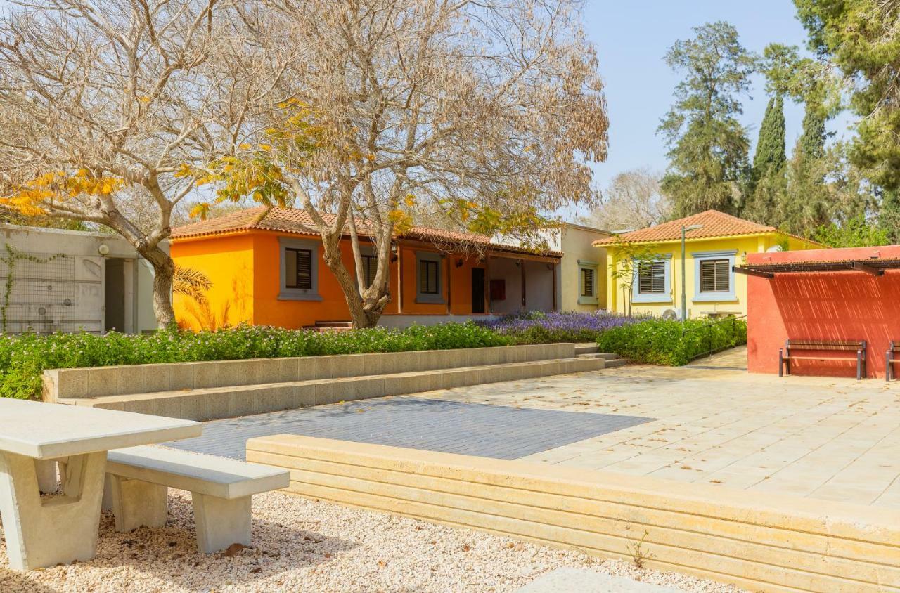 Вилла Gvulot - Kibbutz Experience Gevulot Экстерьер фото
